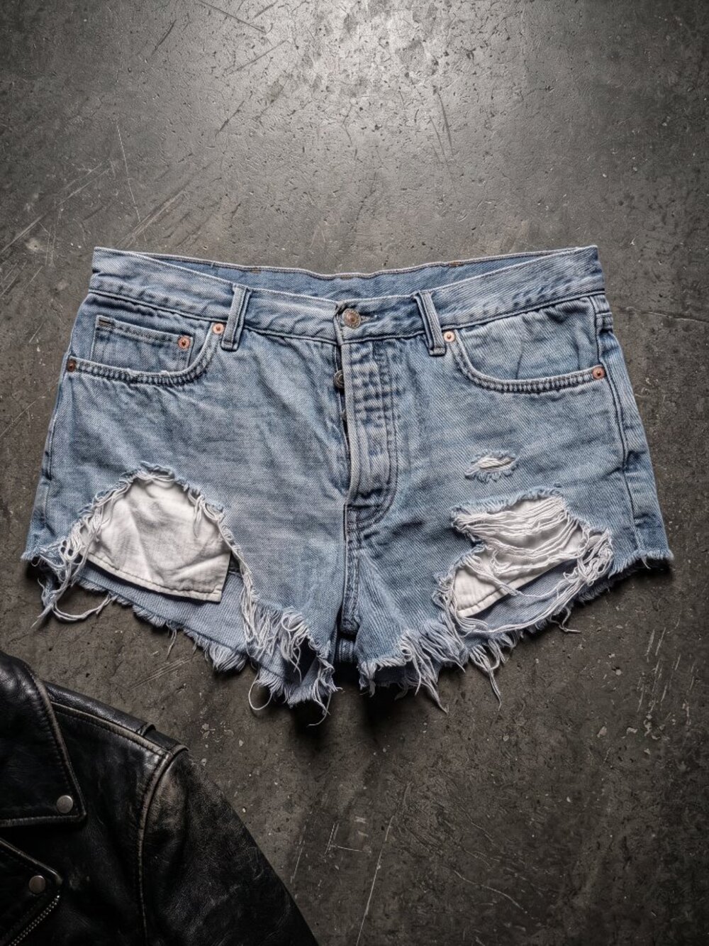 We The Free Distressed Exposed Button-Fly Cutoff Denim Shorts Blue 28